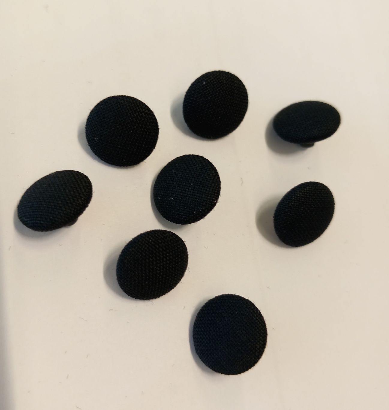 Gestoffeerde sierknoopjes i.p.v. plastic sierknoopjes (alleen mogelijk bij bestelling toga) Aantal 1 invullen bij 1 toga. Gestoffeerde sierknoopjes i.p.v. plastic sierknoopjes (alleen mogelijk bij bestelling toga) Aantal 1 invullen bij 1 toga.